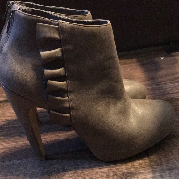 JustFab Orlene style heeled booties - Picture 3 of 7